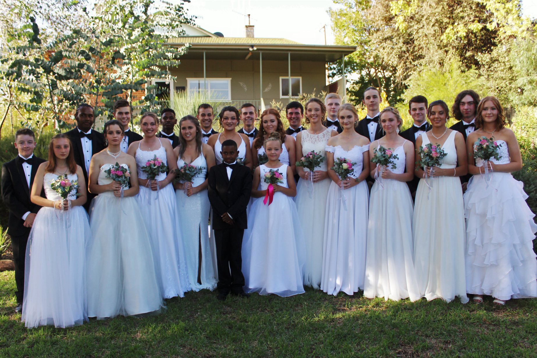 dazzling-debutante-ball-the-canowindra-phoenix